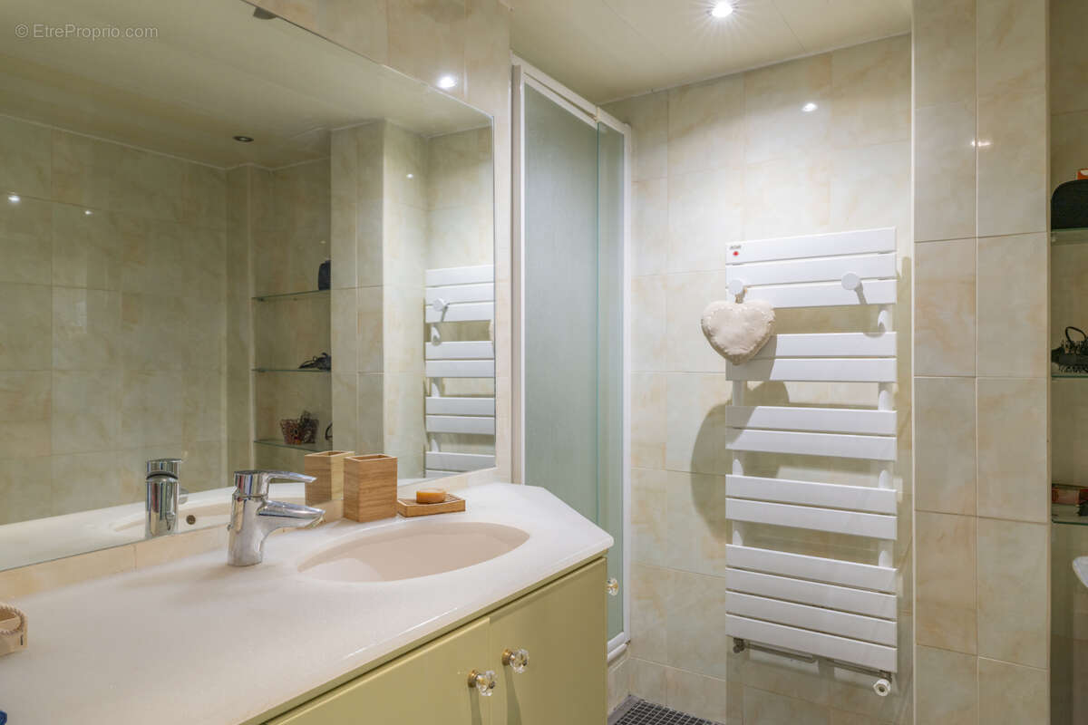 Appartement à MARSEILLE-5E