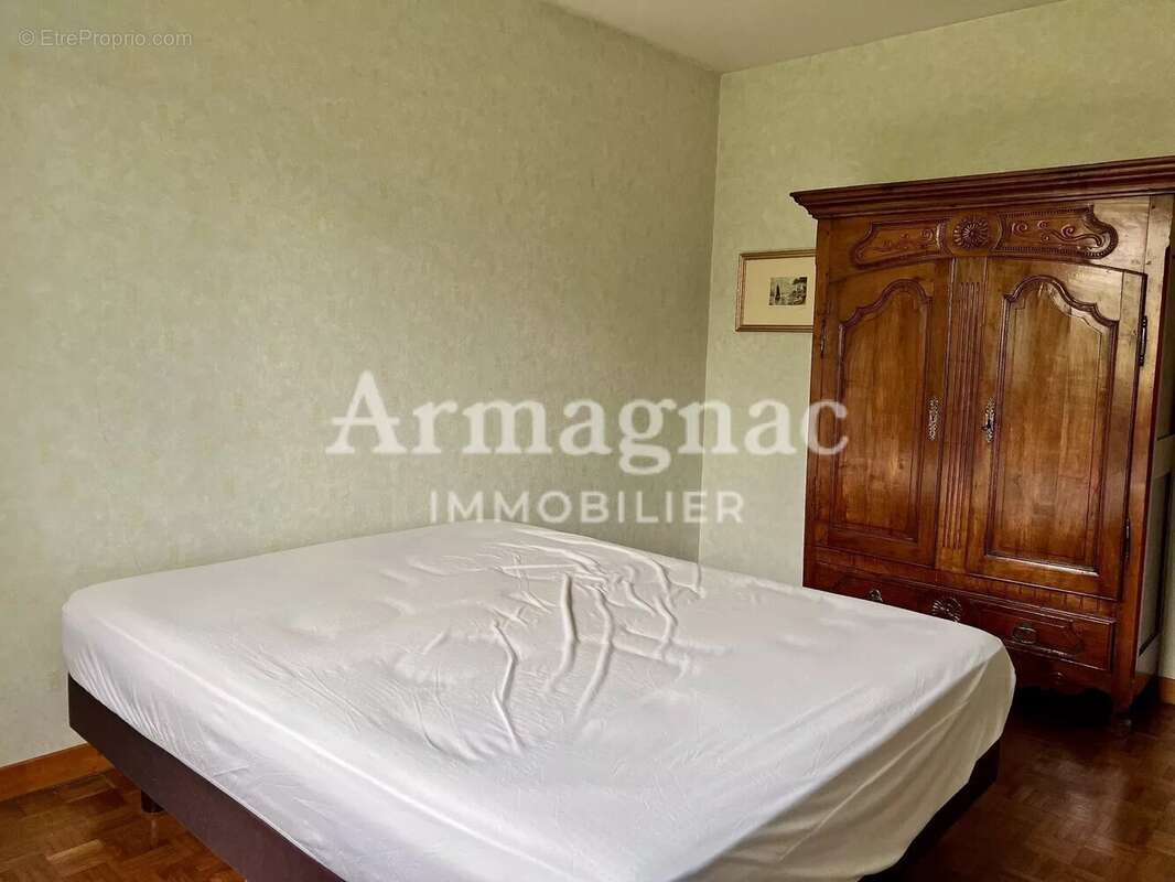 Maison à VIC-FEZENSAC