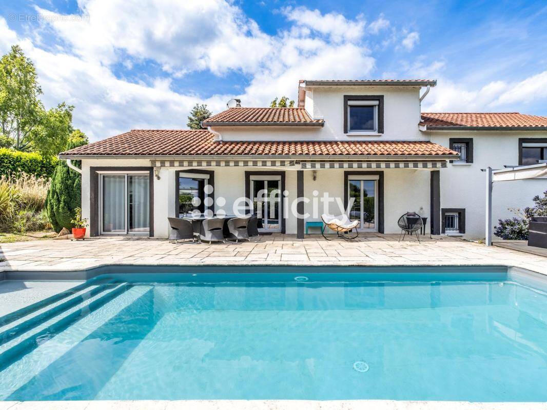 Maison à LIMAS