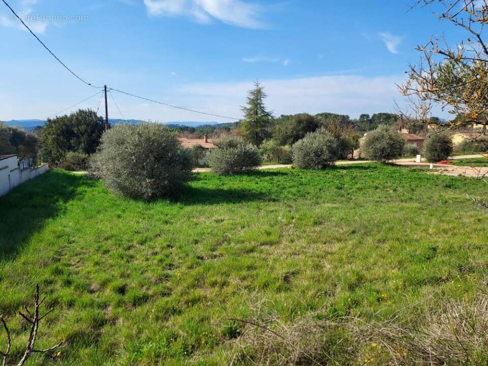 Terrain 691 m² à Barjols  - photo 4