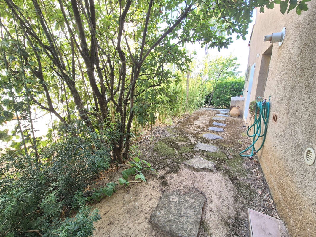 Maison de caractère de 177 m2   Quartier recherché de Costebelle - photo 15