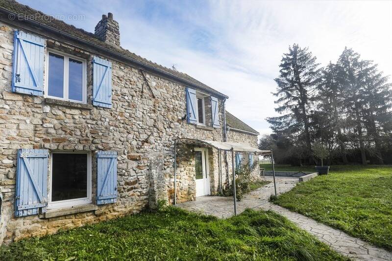 Maison à LIVILLIERS