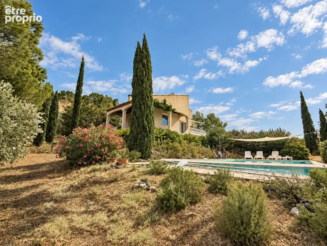 Villa d'architecte avec piscine, vues dégagées et grand terrain - photo 2
