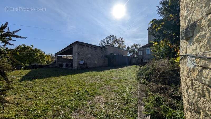 Maison à PACY-SUR-ARMANCON