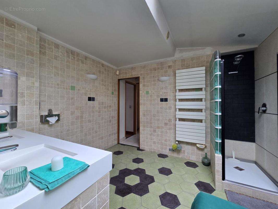 Maison 121 m² à Suresnes  - photo 6