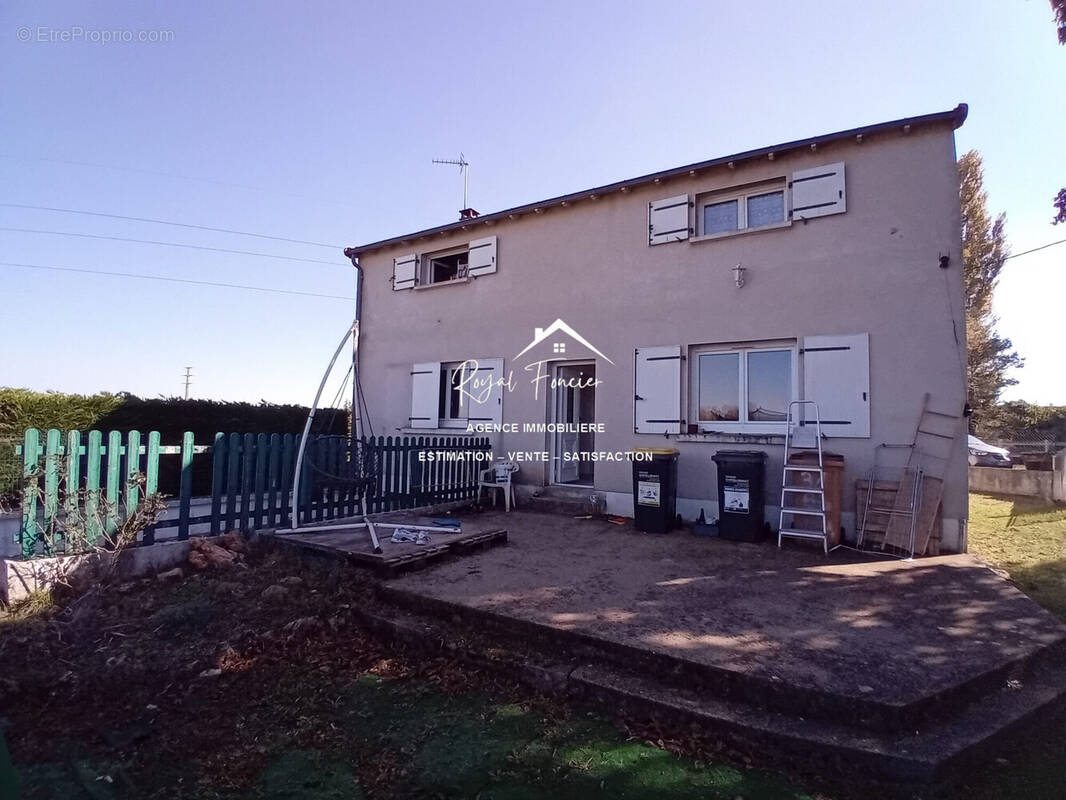 Maison contemporaine avec sa terrasse - Maison à NAINTRE