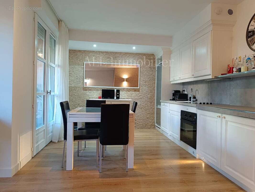 Appartement à LA MOLE