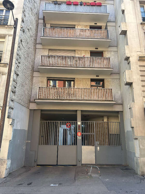 Parking à PARIS-18E