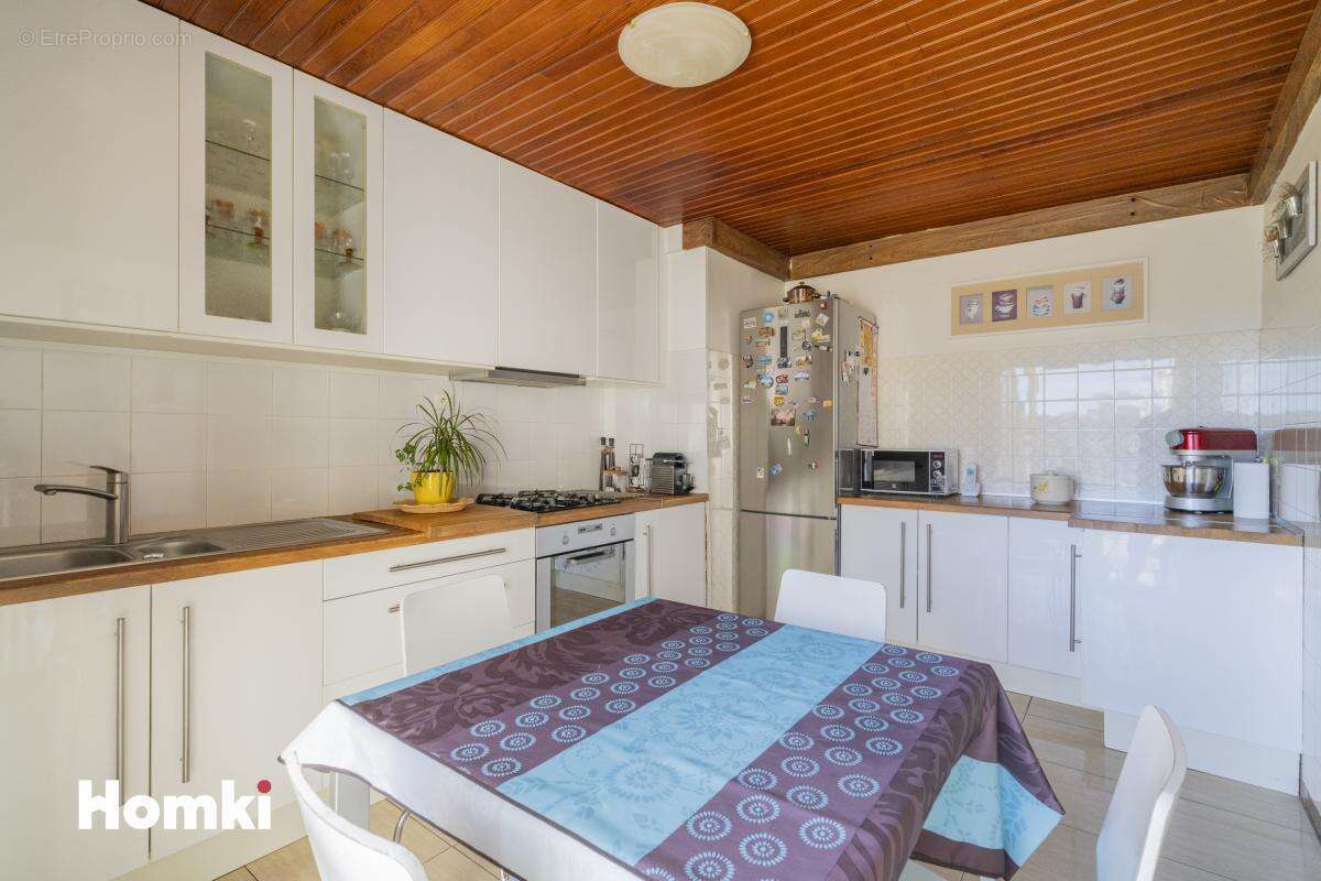Appartement à MARSEILLE-3E