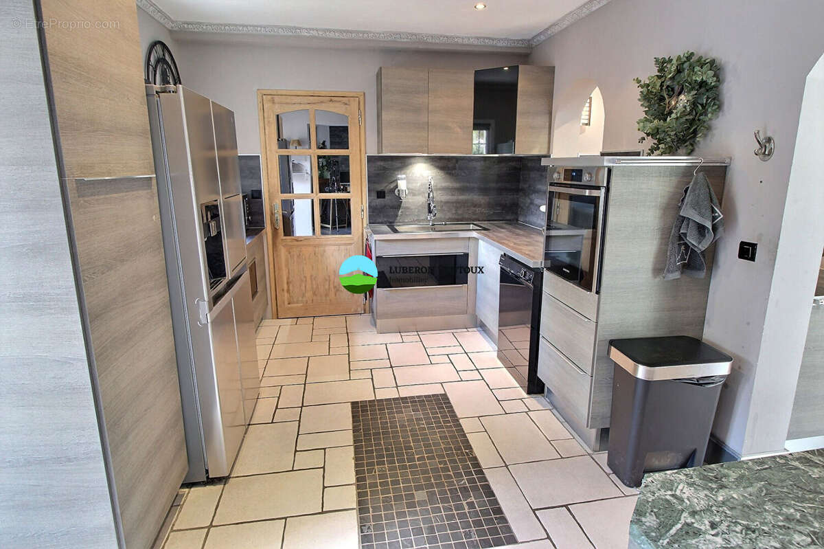 Maison  à Saint Didier, double séjour, 5 chambres, plus de 1000m² avec piscine. - photo 12