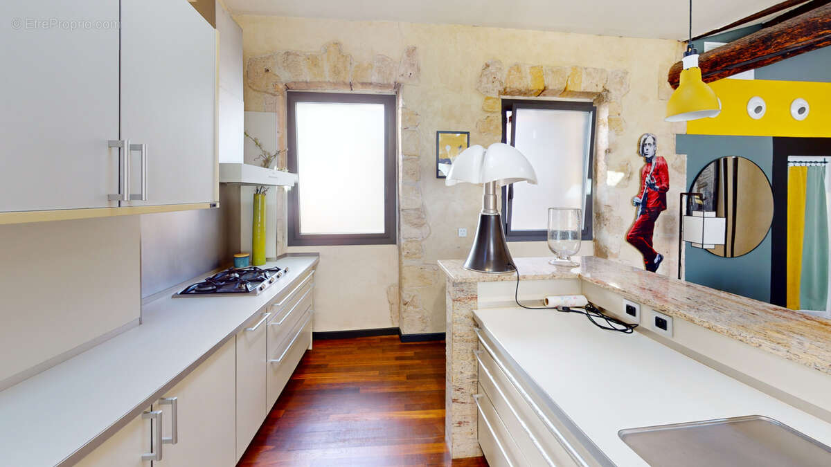 Appartement à MARSEILLE-1E