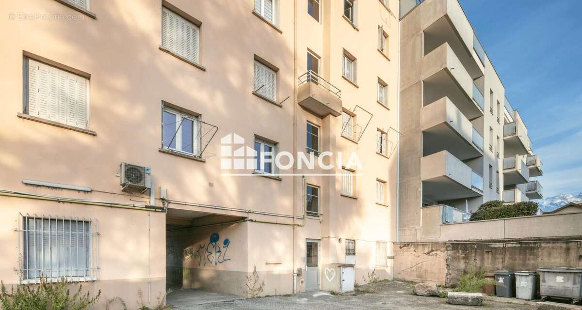 Appartement à SAINT-MARTIN-D'HERES