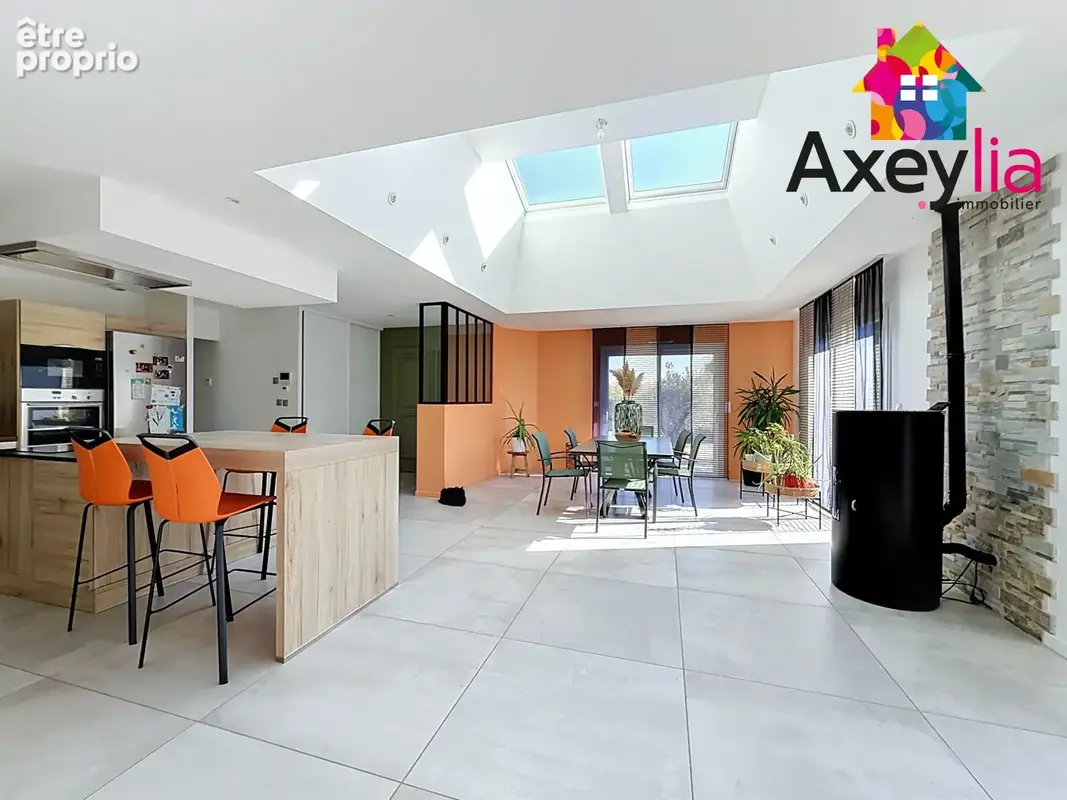 A vendre - secteur feurs - maison familiale 5 chambres avec garage, carport et terrain - photo 9