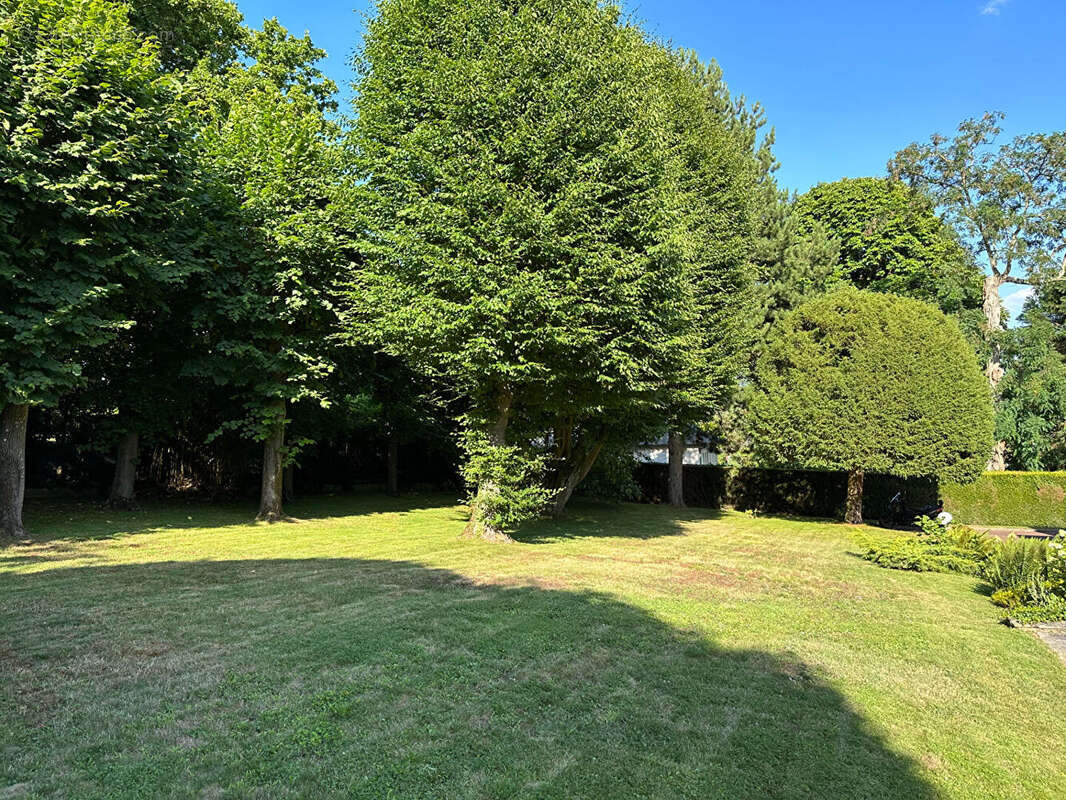 Terrain à LA CELLE-SAINT-CLOUD