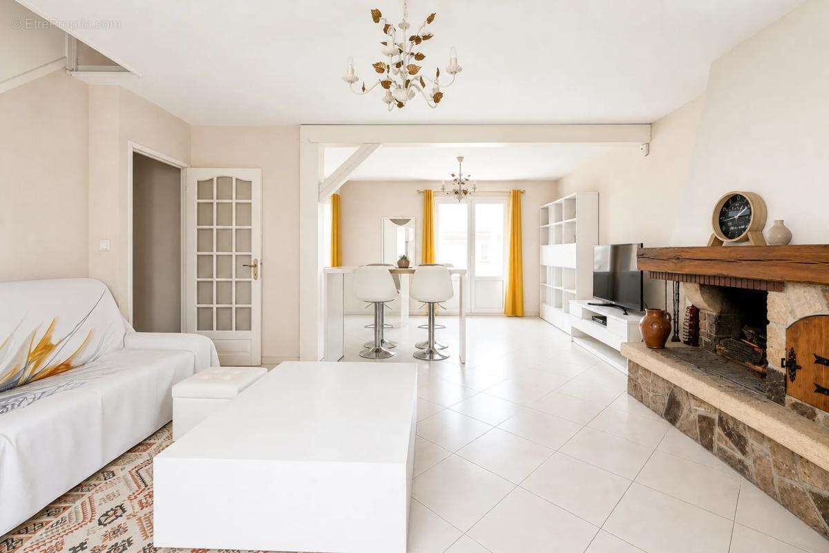 Maison à LES BORDES