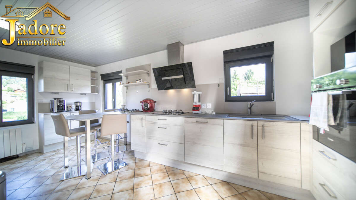 Maison entierement renovee - photo 4