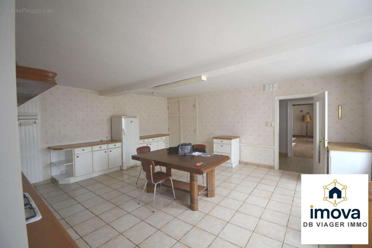 Maison 275 m² à Soumans  - photo 4