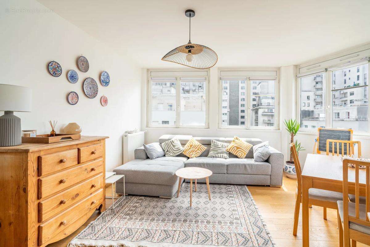 Appartement à COURBEVOIE