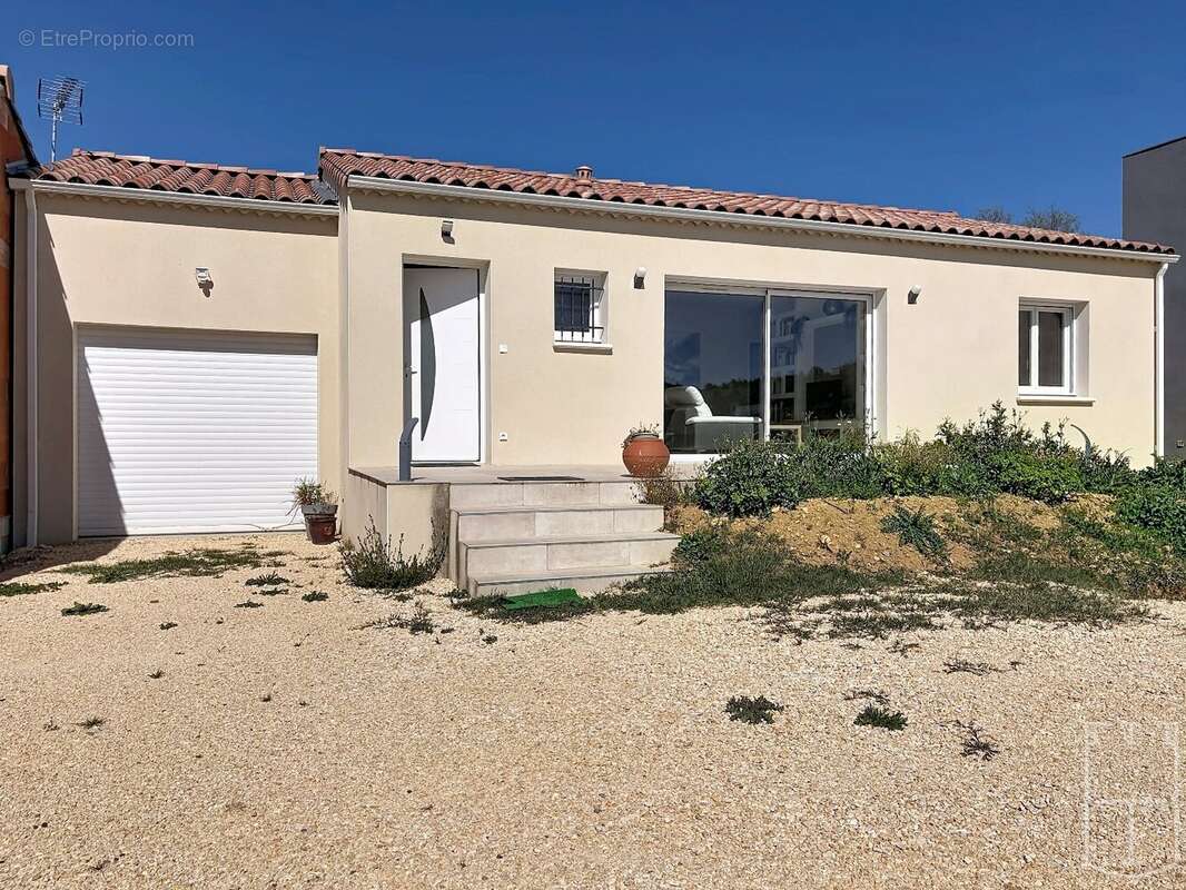 Maison à RUOMS