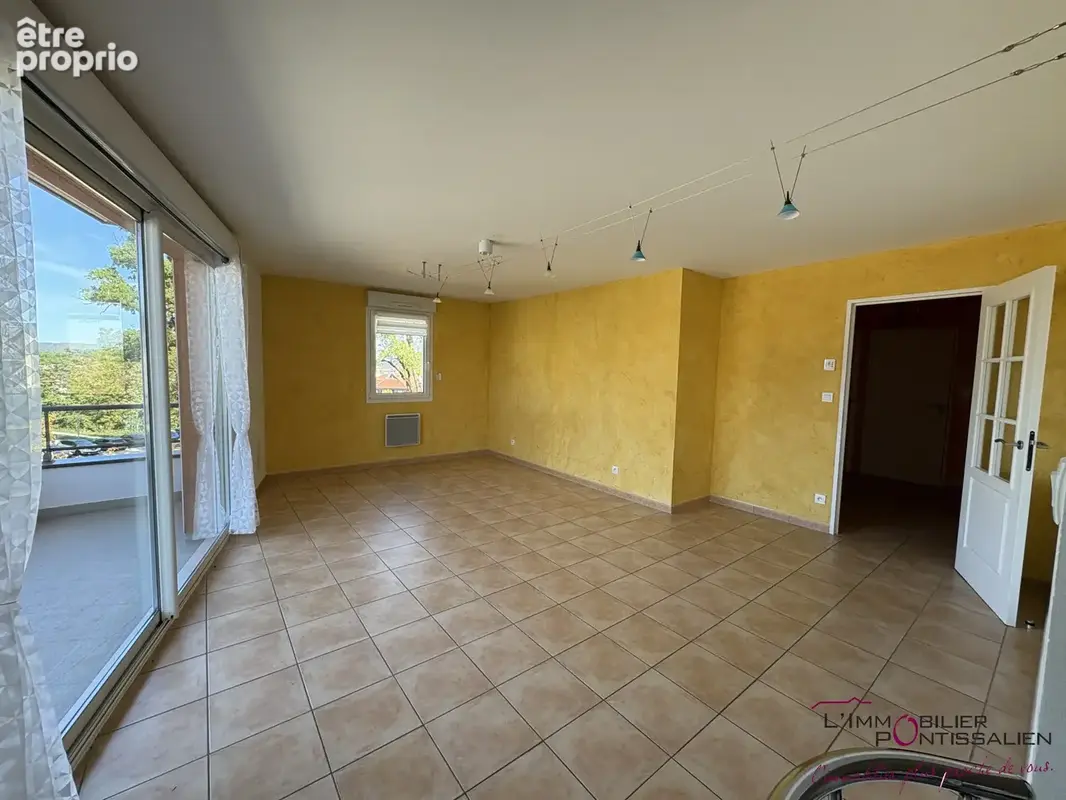 Pontarlier - les epinettes : appartement de type 3 avec ascenseur, terrasse, cave, box en sous-sol et parking - photo 3