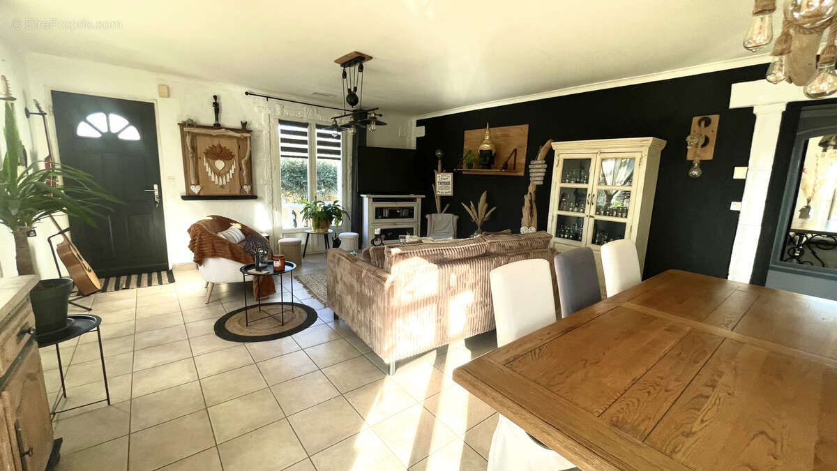 Maison à SAINT-LAURENT-DE-CARNOLS