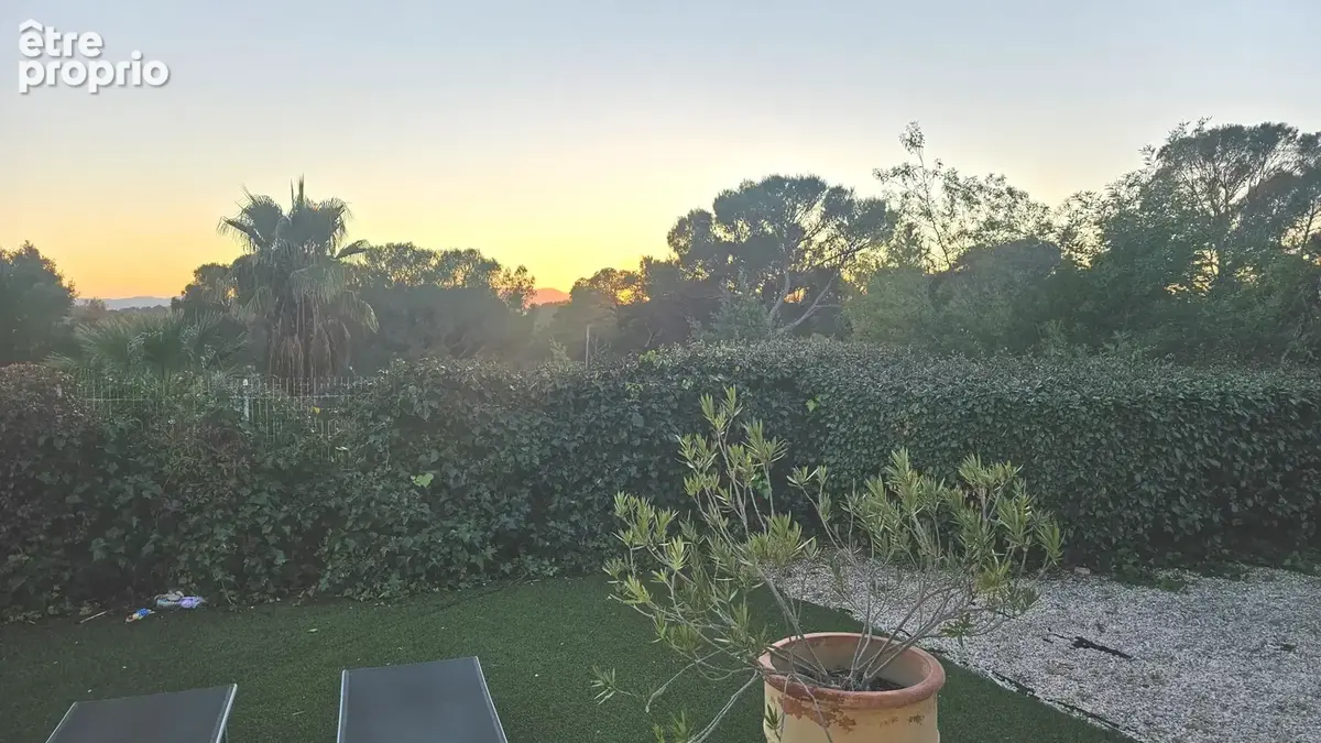 FREJUS, superbe villa avec piscine dans domaine sécurisé - photo 18