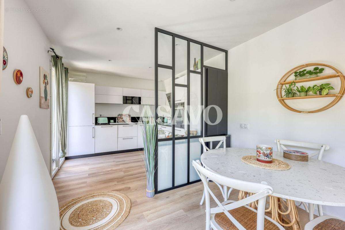 Appartement à LA ROQUE-D'ANTHERON