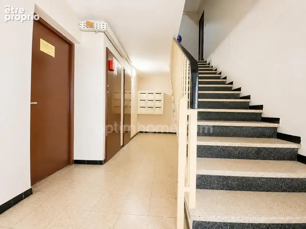 Appartement traversant rénové avec balcon et cave 4 pièces 74 m2 à SETE (34) - photo 13
