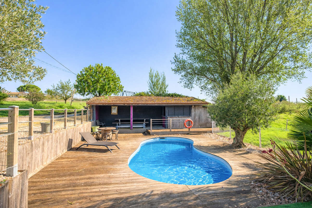 Propriété de campagne avec piscine, dépendances, garage et terrain - photo 17