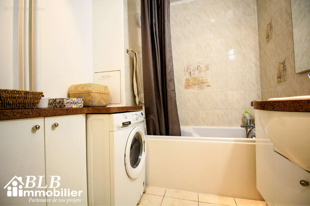 Appartement à LE MESNIL-SAINT-DENIS