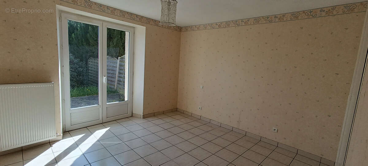 Maison à LUZILLE