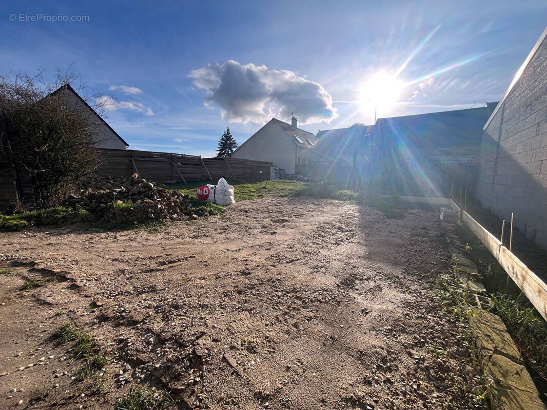 Terrain à NEUILLY-EN-THELLE