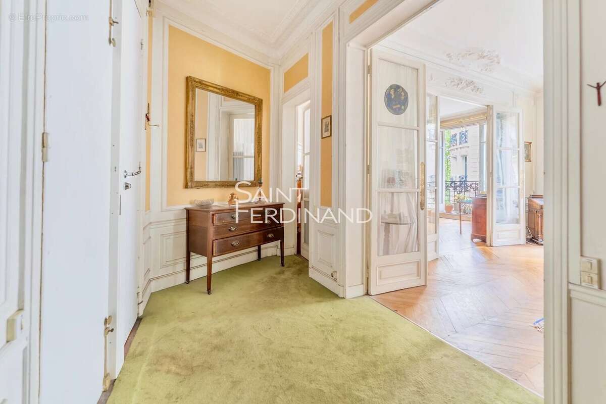 Appartement à NEUILLY-SUR-SEINE