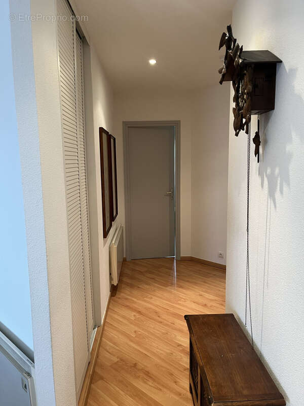 Grand Appartement T4 de 106 m2 avec Terrasse, Vue Montagnes et 2 Parkings - photo 9