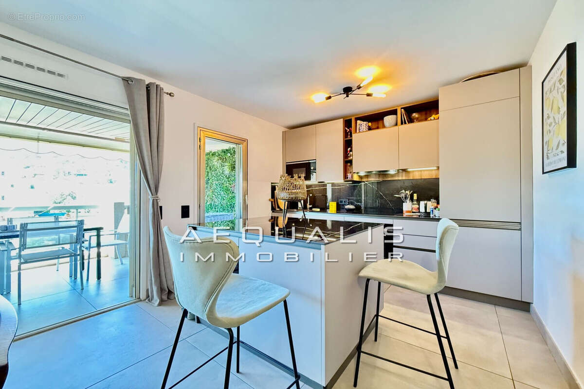 Appartement à VALLAURIS