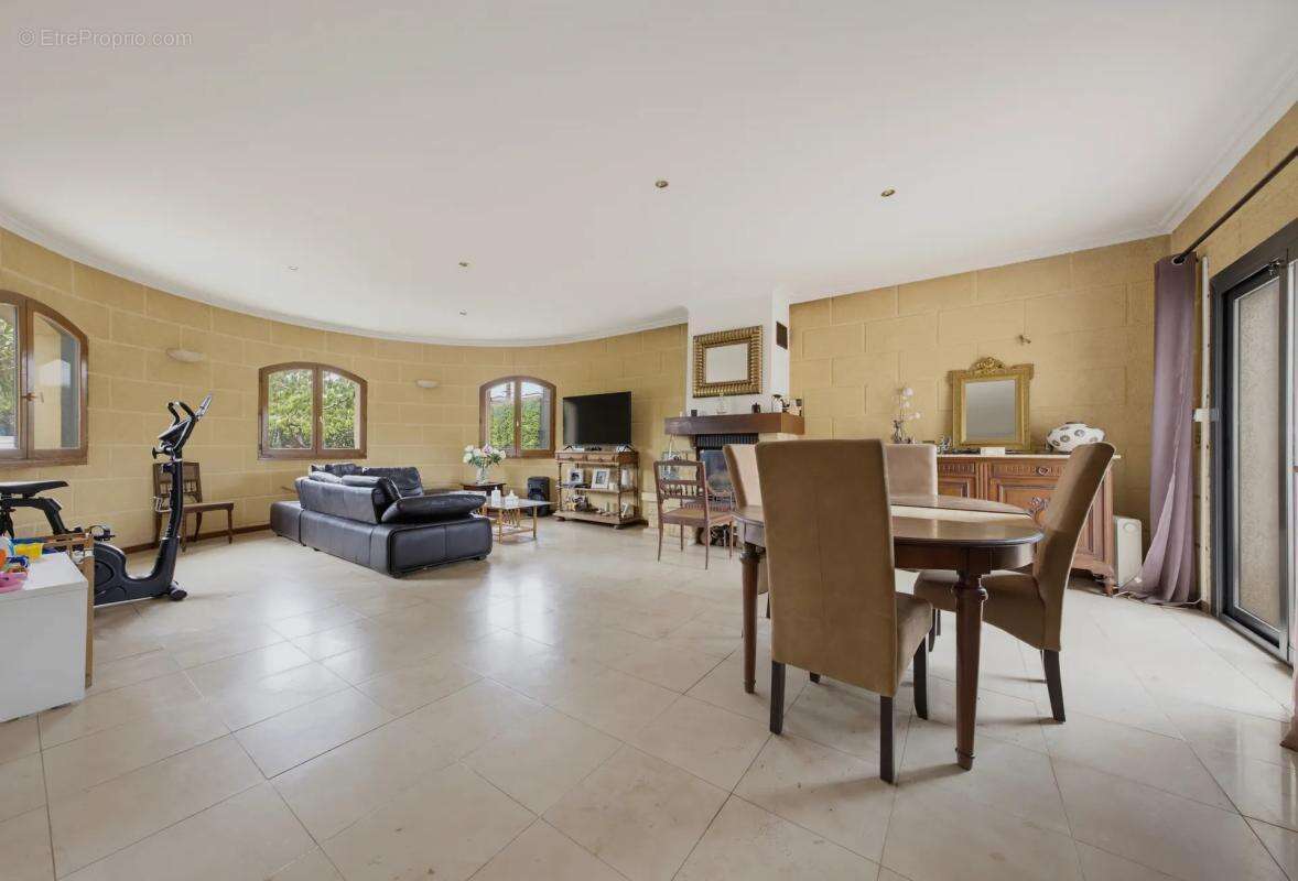 Laissez-vous séduire par cette villa de caractère - photo 6