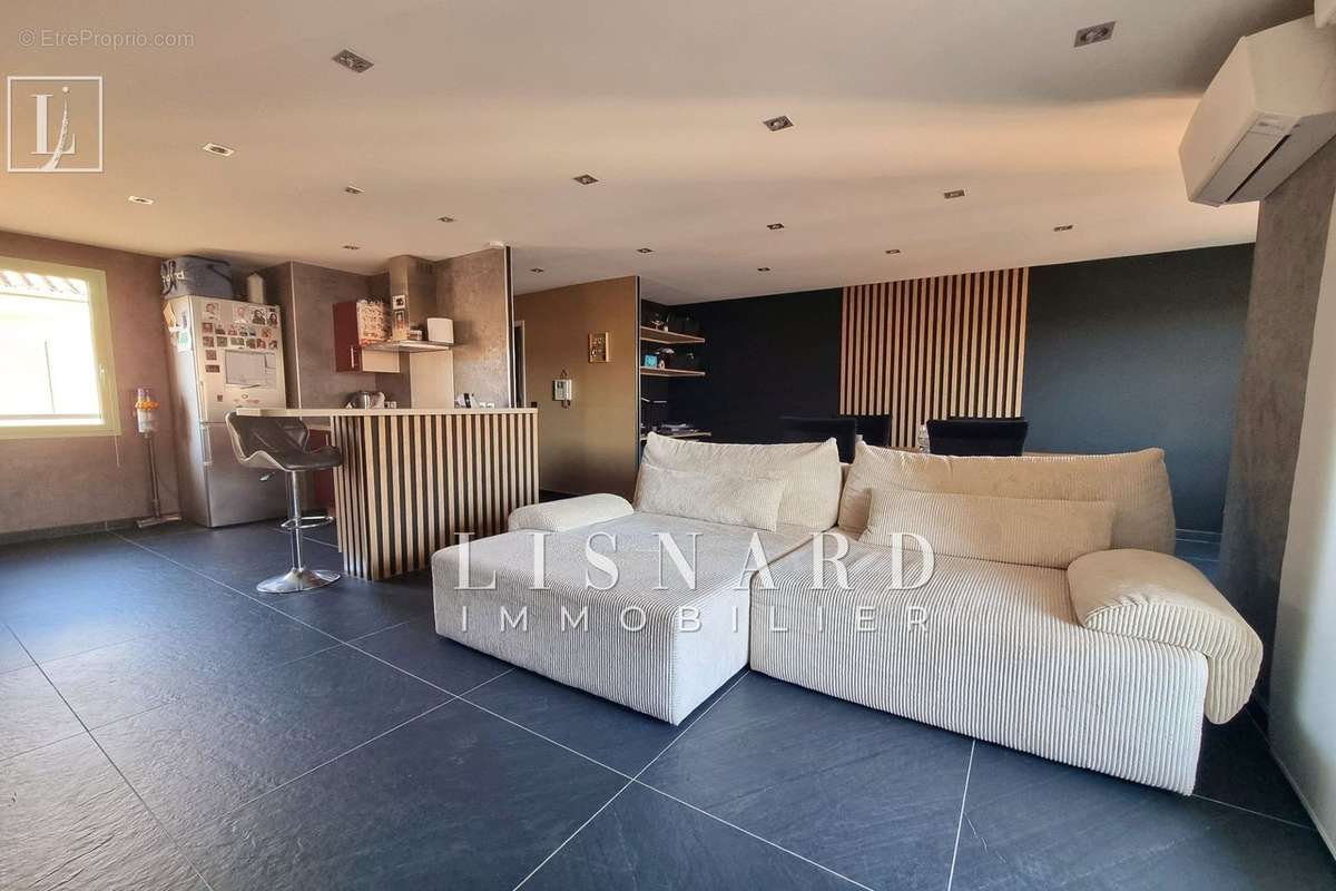 Appartement à VALLAURIS