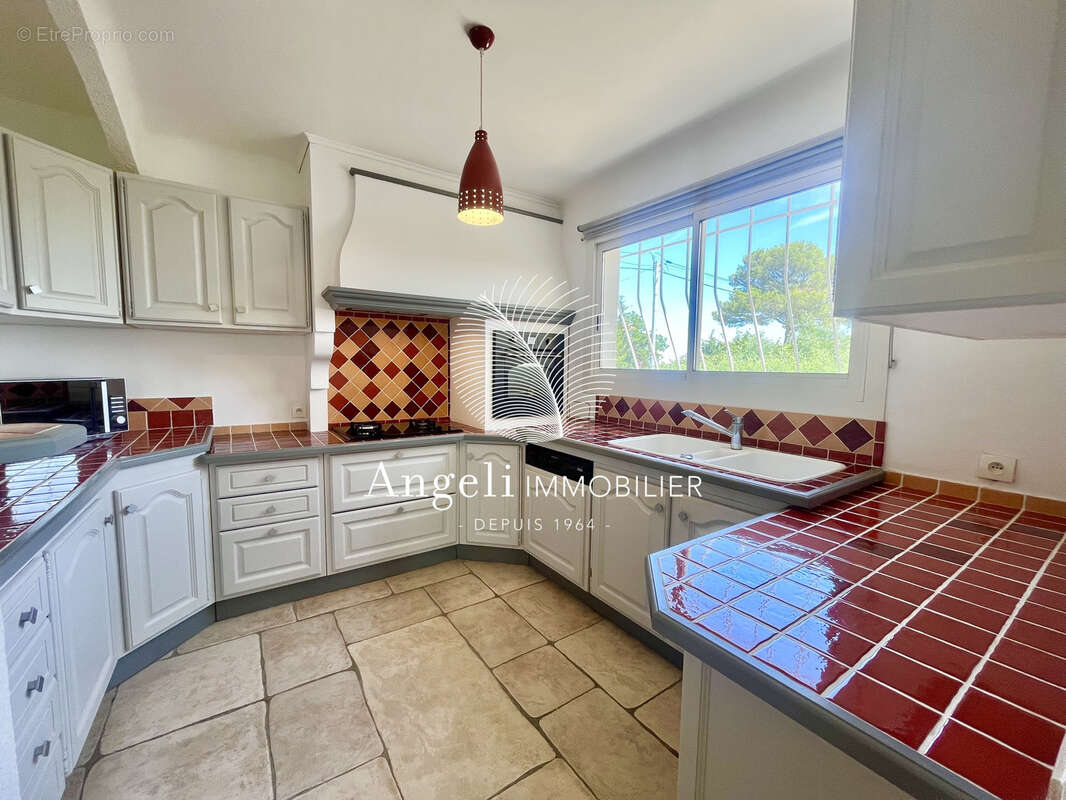 Saint aygulf : villa au calme - photo 9