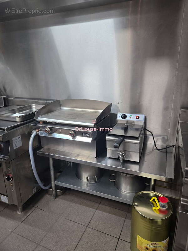 Commerce à MEXIMIEUX