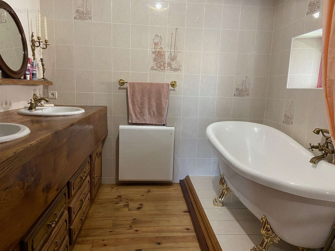 MAISON PIERRE DU 18ème  de 215 m2 sur 2 niveaux - photo 8