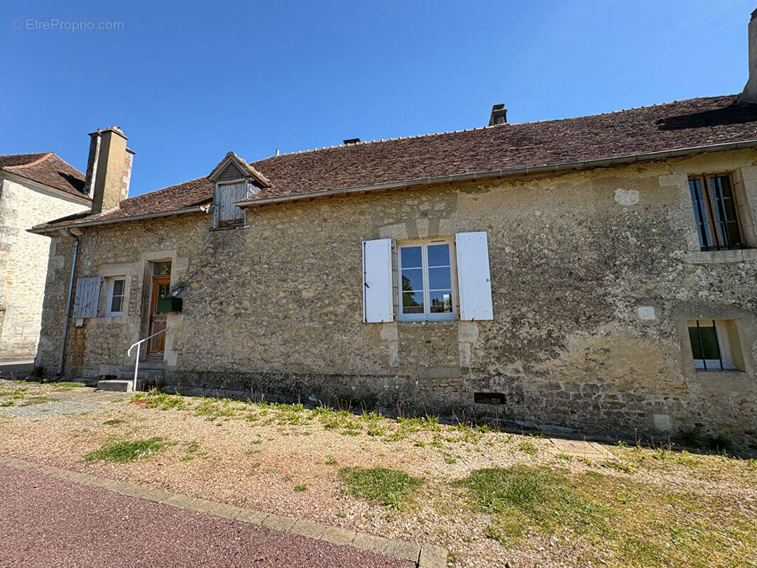 Maison à AILLIERES-BEAUVOIR