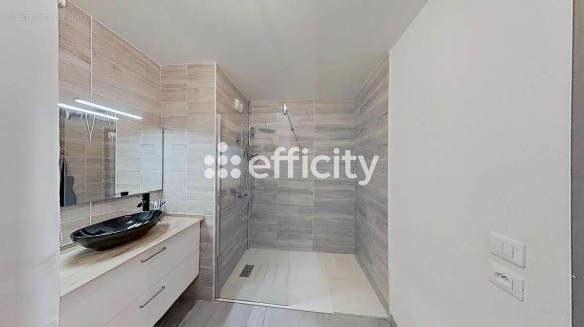 Appartement à VETRAZ-MONTHOUX
