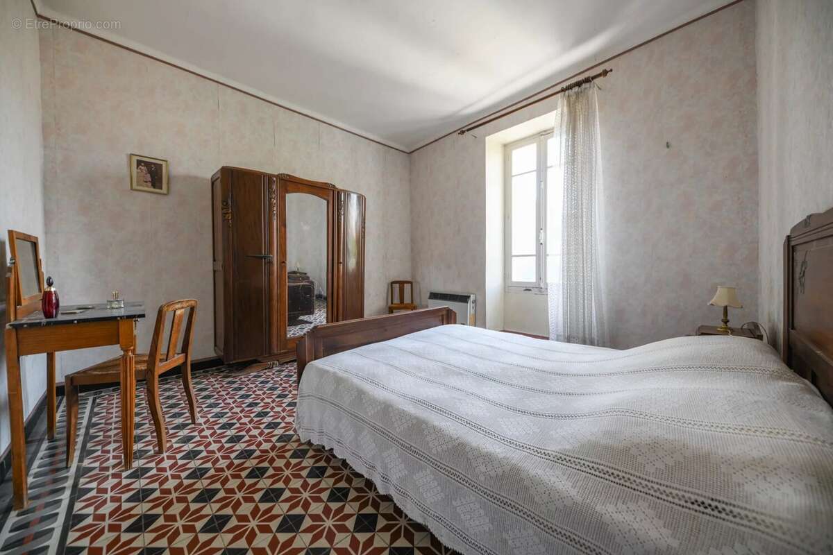 Maison à LUSSAN