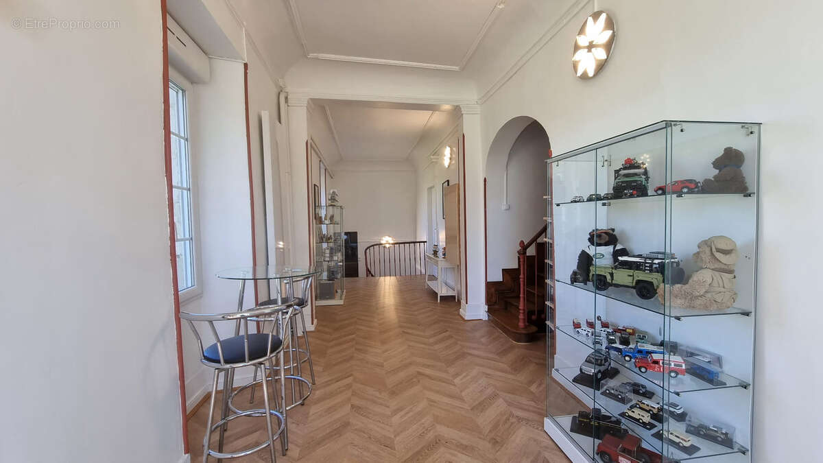 Très beau château datant du XVI ème entièrement rénové au milieu de 50 hectares et ses trois lacs situé dans l - photo 16