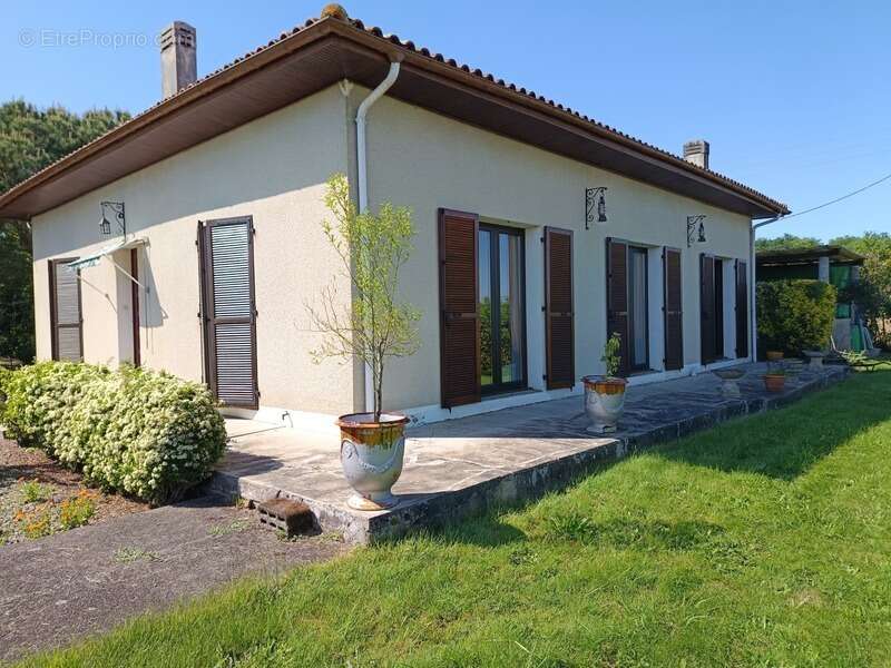 Maison à SARRAGACHIES