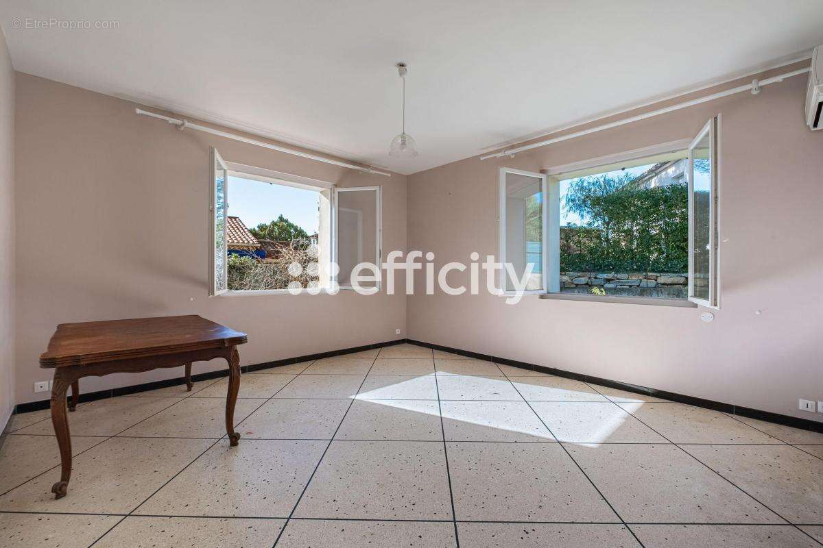 Appartement à SAINT-RAPHAEL