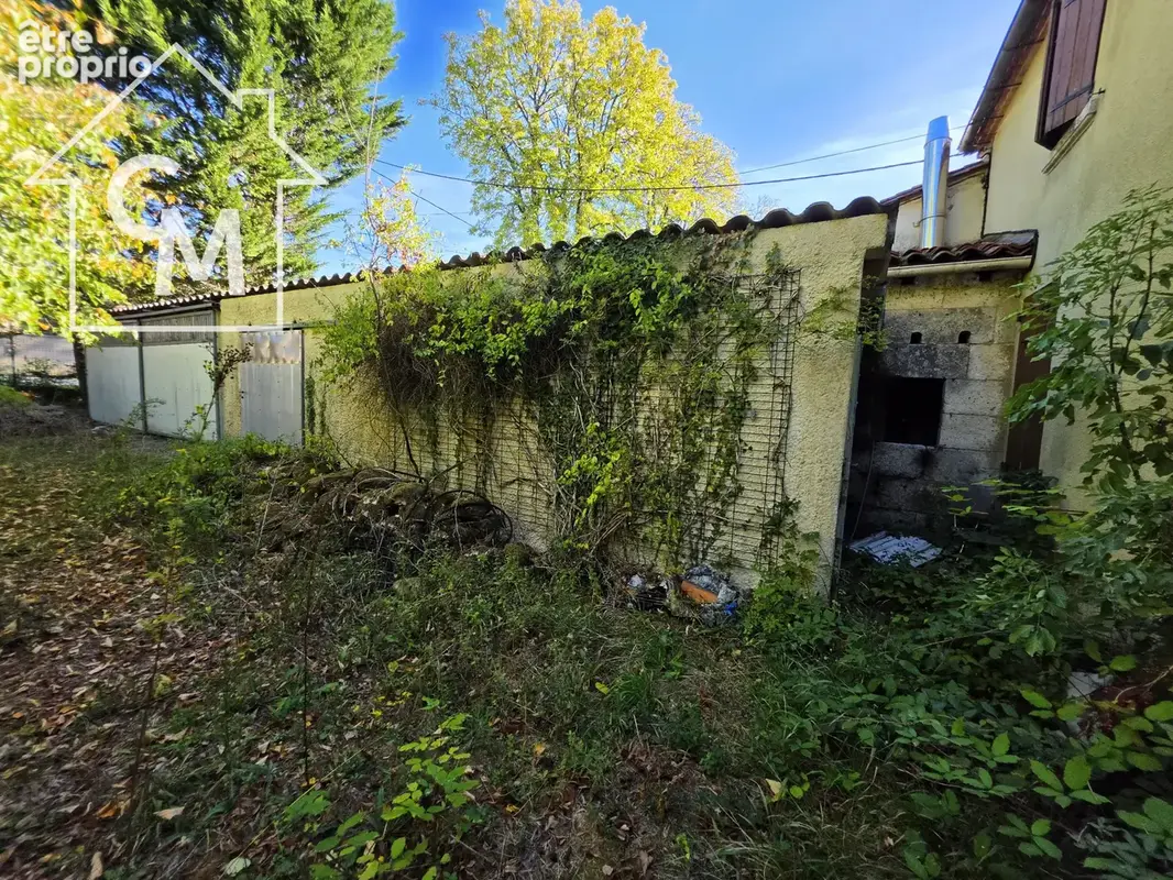 Maison à rénover entièrement avec dépendances et terrain - photo 26