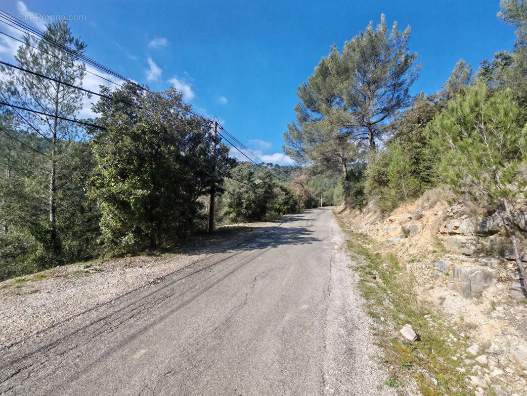 Terrain à SOLLIES-TOUCAS