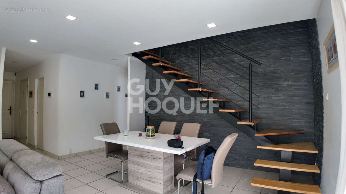 Maison à LA TABLE