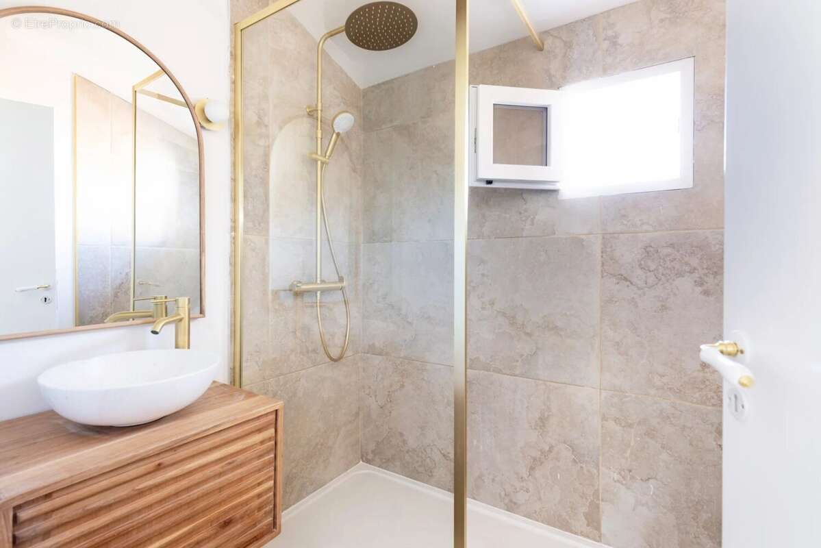 Appartement à MARSEILLE-5E